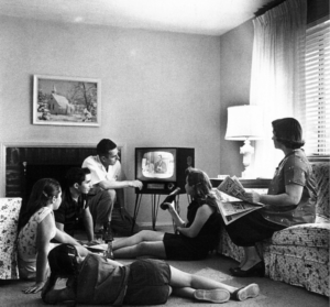 Picture of an Amerian family watching a black and white TV in the late 50s. Source: Wikipedia
